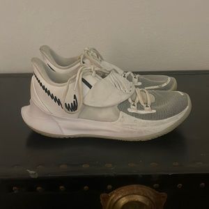 Nike Kyrie Basketball Shoes🏀